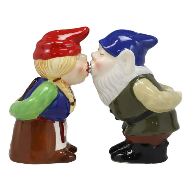Mr /& Mrs.Garden Gnome Kissing Salt /& Pepper Shakers Magnetic Ceramic Set